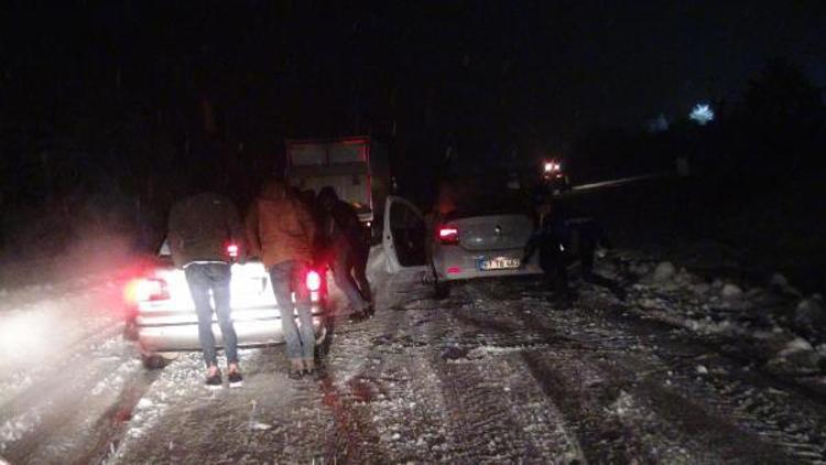 Zonguldakta kar 80 köy yolunu ulaşıma kapattı