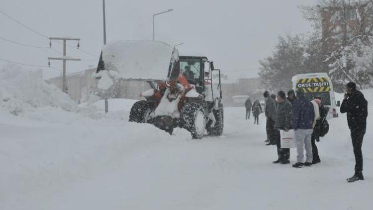 Van, Bitlis ve Hakkaride 658 yerleşim biriminin yolu kardan kapalı