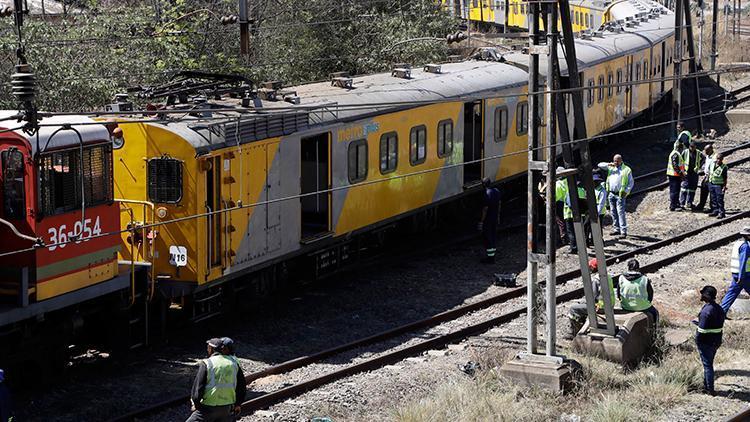 Son dakika... Güney Afrikada tren kazası