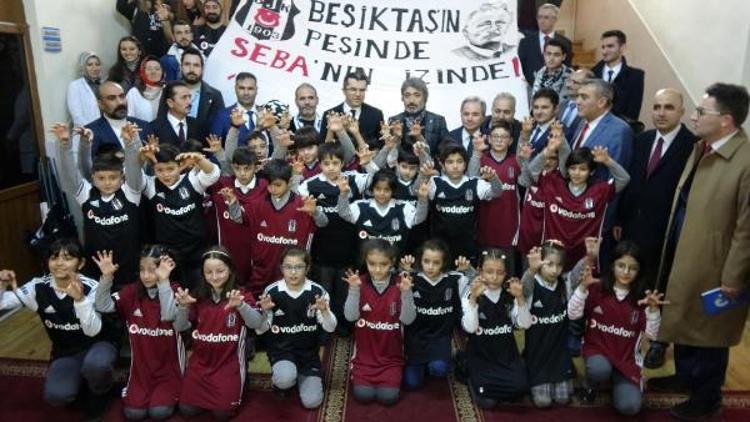 Erzurumda öğrencilere 800 adet Beşiktaş forması dağıtıldı