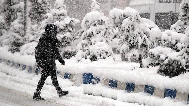 Bugün hangi illerde okullar tatil edildi Kar tatili nerelerde duyuruldu