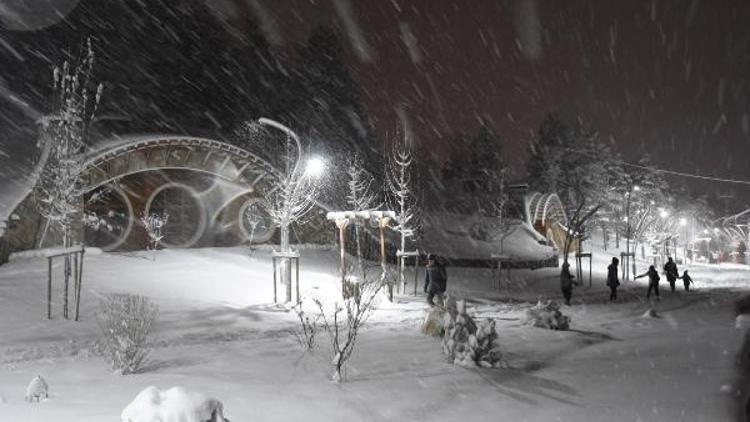 Sivasta 844 köy yolu kardan kapandı