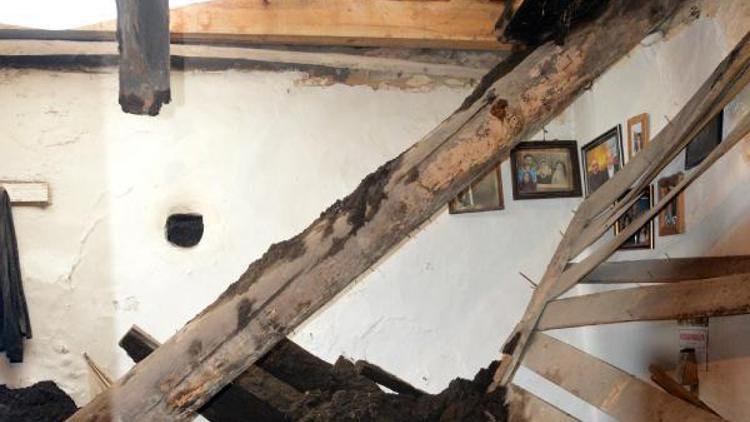Ardahan’da kerpiç ev çöktü: 1 ölü, 2 yaralı