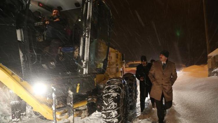 Sivasta 844 köy yolu kardan kapandı