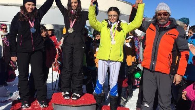 Erciyeste Kayak Slalom İl Birinciliği yarışı