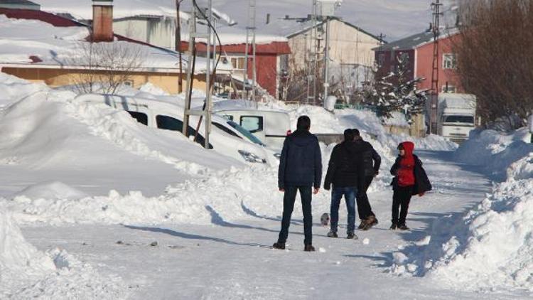 Karlıovada 27 Aralıktan beri okullar kar nedeniyle tatil