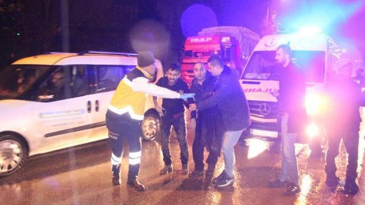 Otomobil, kazaya yardıma gidenlere çarptı: 2 ölü, 3 yaralı