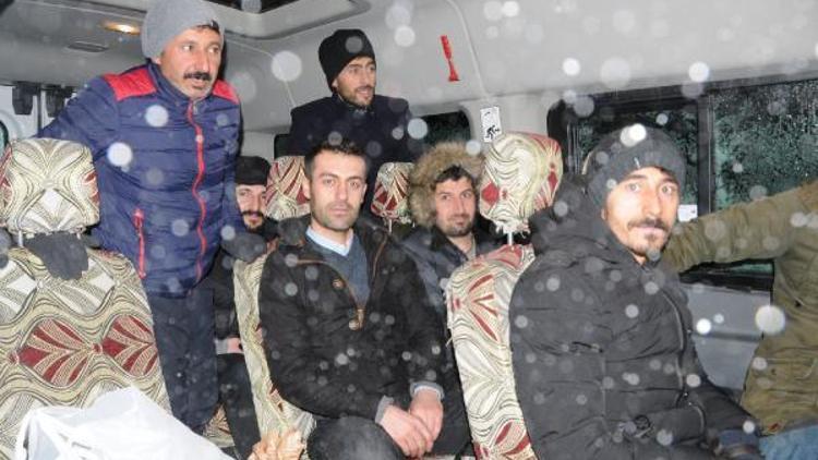 Yüksekovada kar ve tipide mahsur kalan 40 kişi kurtarıldı