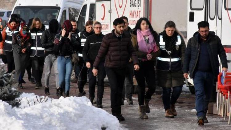 Sivasta fuhuş operasyonu: 4ü kadın 5 kişiye gözaltı