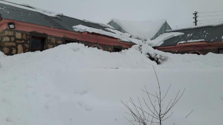 Kahta’nın dağlık kesimlerinde kar engeli