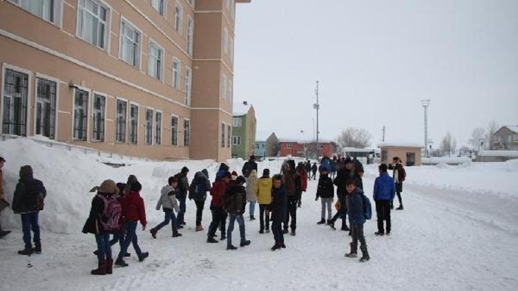 18 gün sonra okulların yeniden açıldığı Karlıovada eğitime yine ara verildi