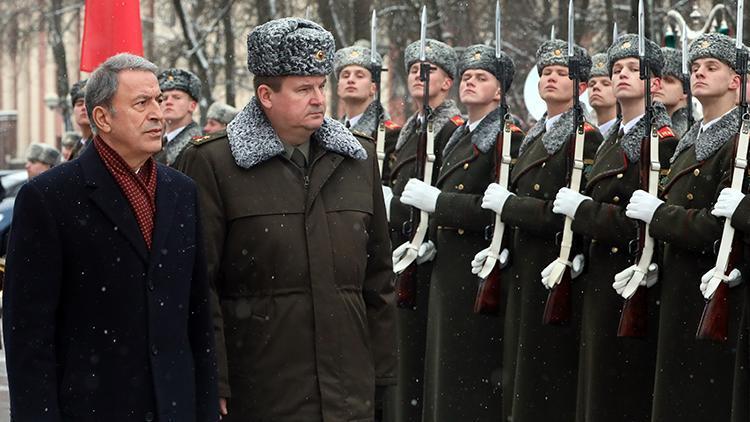 Milli Savunma Bakanı Akar Belarusta