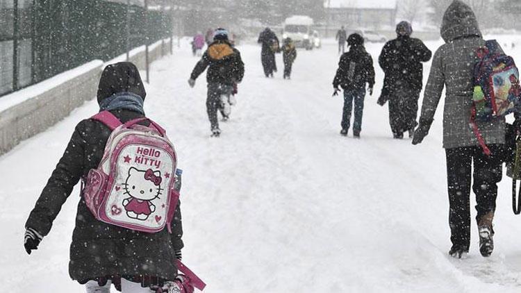 Bugün okullar tatil mi İşte yoğun kar yağışı nedeniyle okulların tatil edildiği iller
