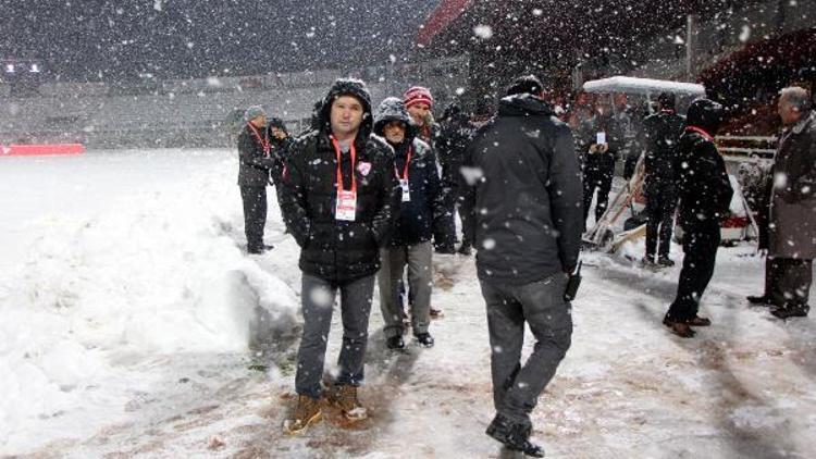 Boluspor - Galatasaray maçının oynanacağı stat karla kaplandı