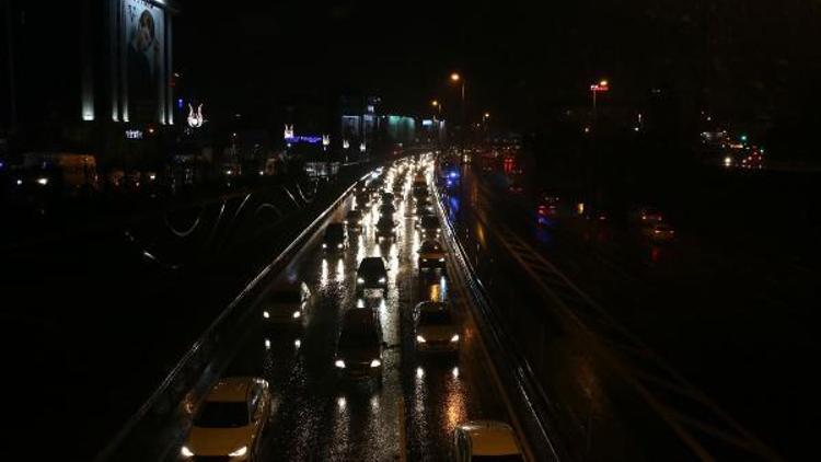 İstanbulda iş çıkışı trafik yoğunluğu