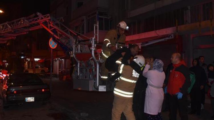 15 kişinin yaşadığı dairede yangın çıktı