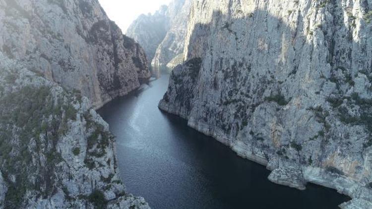 Kanyonda kaybolan Türkmen genci arama çalışması sürüyor