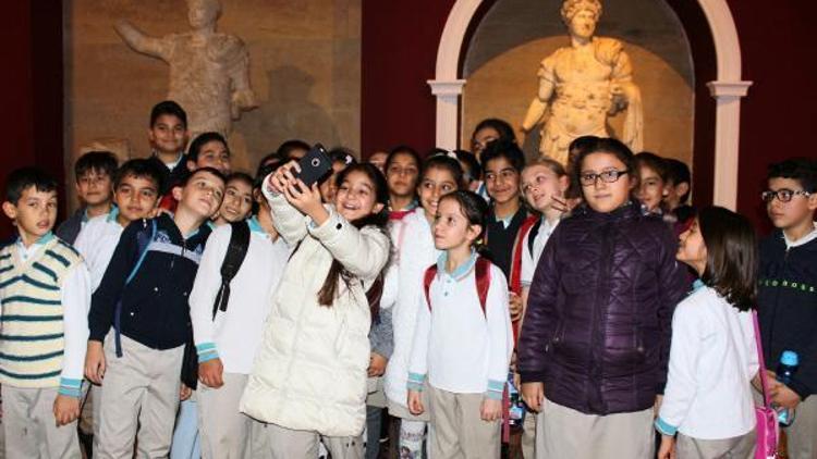 Antalyada Müzede Selfie Günü etkinliğine büyük ilgi