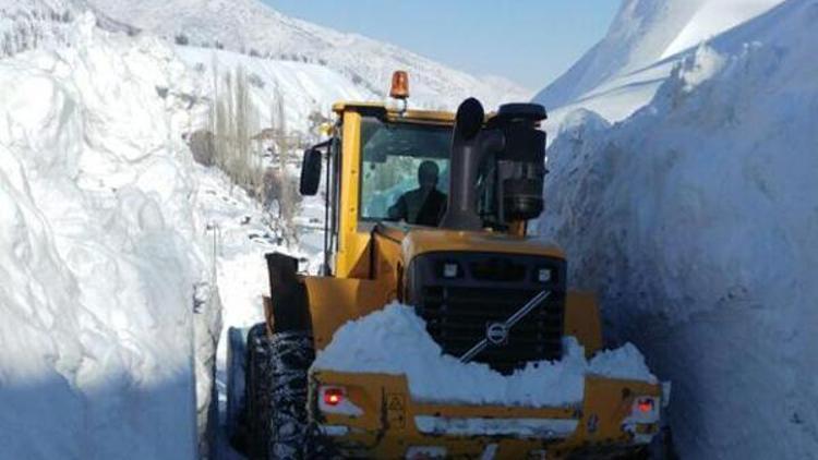 Bitlis’te kar 1,5 metreye ulaştı, 188 köy yolu kapandı