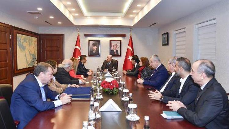 Adana Kent Konseyi Genel Sekreteri Ekrem Aslan, Vali Demirtaşı ziyaret etti