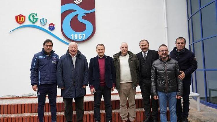Trabzonspor eski başkanı Şenerden kulübe ziyaret