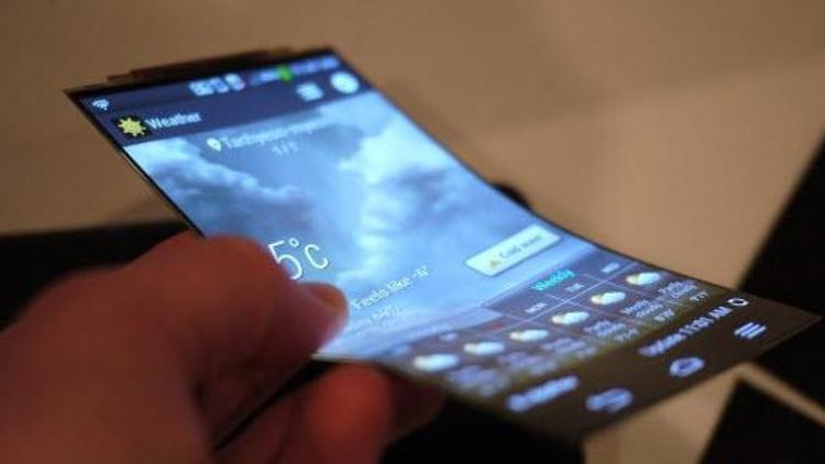LG ekranı katlanabilen telefonuyla ses getirecek