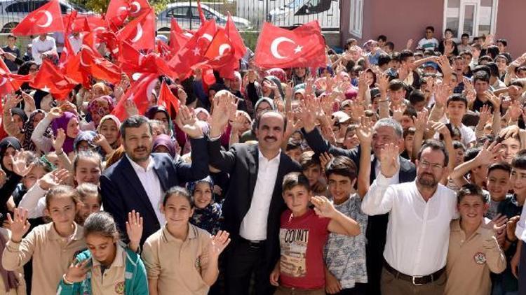Konya Büyükşehir Belediye Başkanı Altay, öğrencileri tatilde Millet Kıraathanelerine davet etti