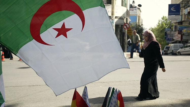 Cezayirde cumhurbaşkanlığı seçimi 18 Nisanda yapılacak