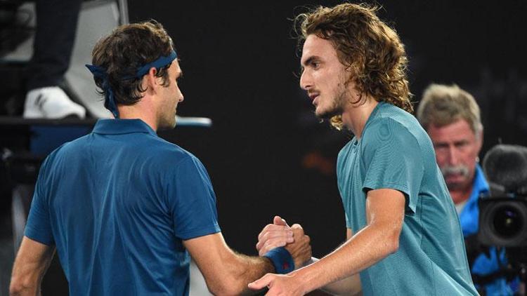 Stefanos Tsitsipas sürprizi Federeri eledi