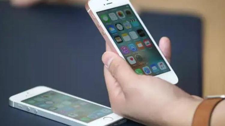 Appleın satışları düştü, iPhone SE geri döndü