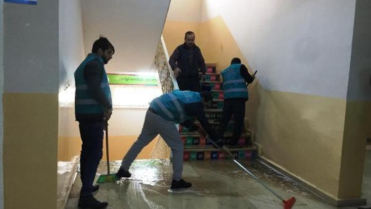 Mardinde denetimli serbestlik yükümlüleri okulları güzelleştiriyor