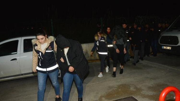 Adanada joker operasyonunda gözaltına alınan şüpheliler adliyede