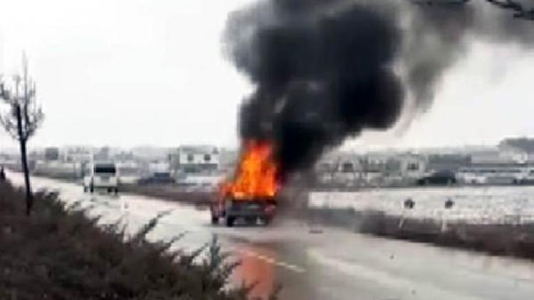 Ankarada seyir halindeki otomobil yandı