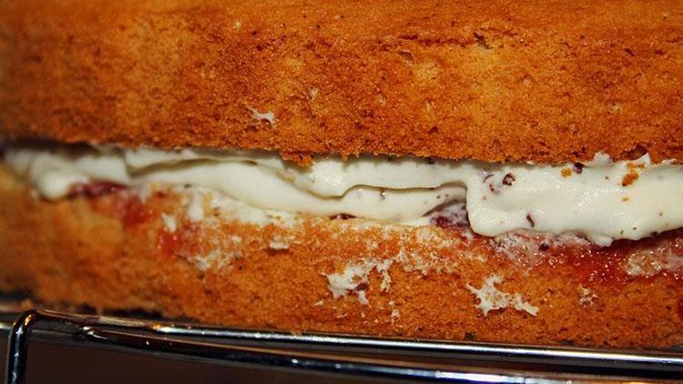 Pasta keki (pandispanya) nasıl yapılır?