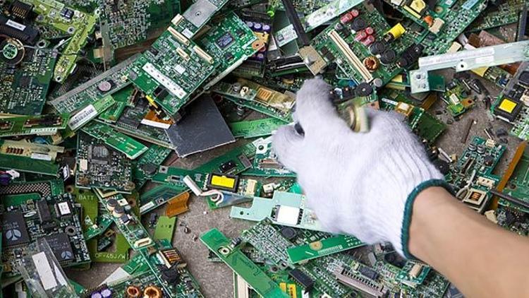 Dünyada her yıl 62 milyar dolarlık elektronik atık üretiliyor
