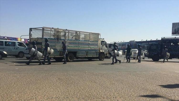 Sudanda iki gösterici öldü