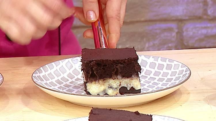 Muhallebili kakaolu kek nasıl yapılır? Muhallebili kek tarifi yapılışı