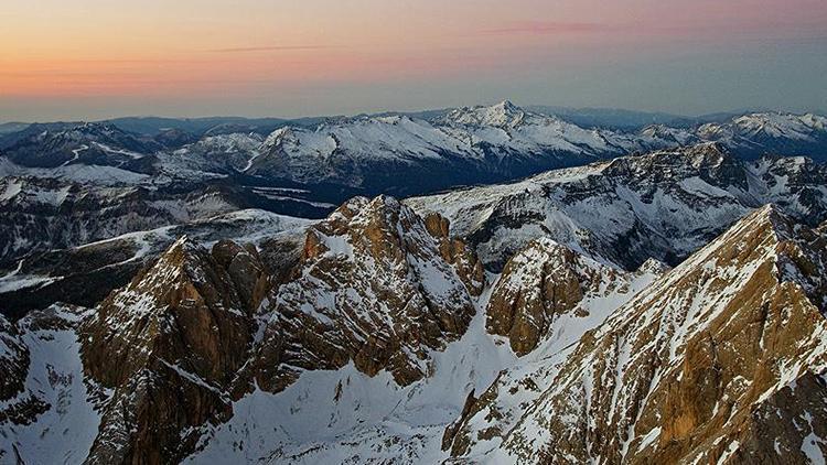 İtalyan Alplerindeki uçak ve helikopter kazası: 7 ölü