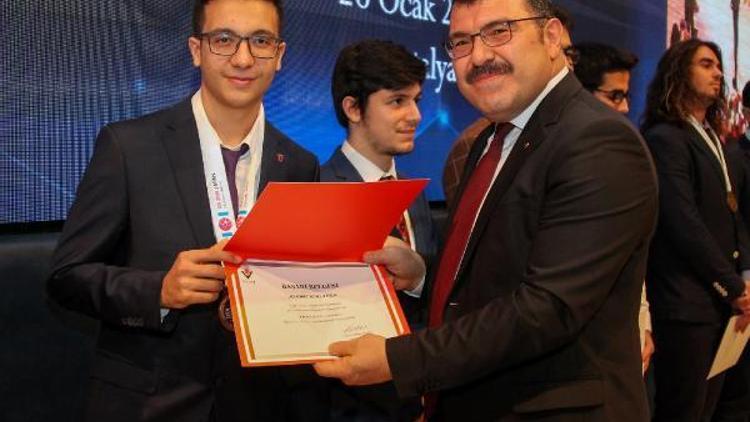Uğur Okulları öğrencisi Türkiye birincisi oldu