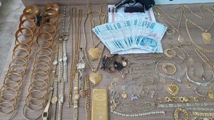 Kuyumcudan 40 kilo altın ve 750 bin lira çalan 3 kişi yakalandı