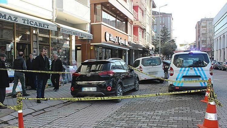 Belediye binası önünde silah sesleri paniğe neden oldu