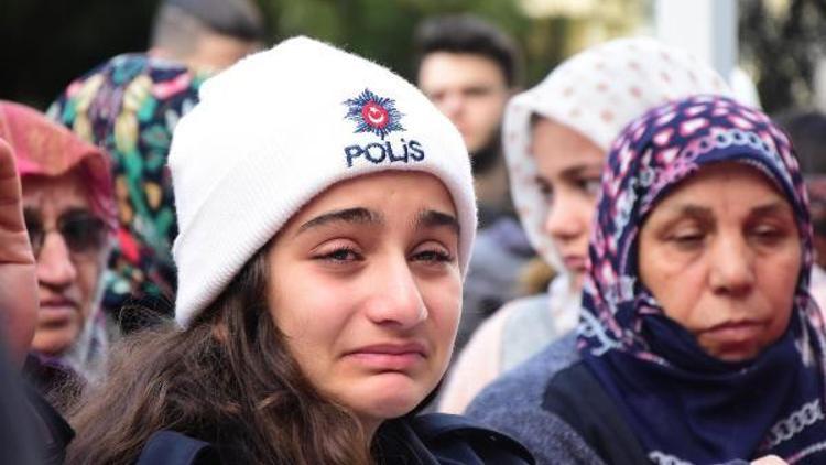 Polis memurunun cenazesinde kızı Zehranın sözleri yürekleri burktu