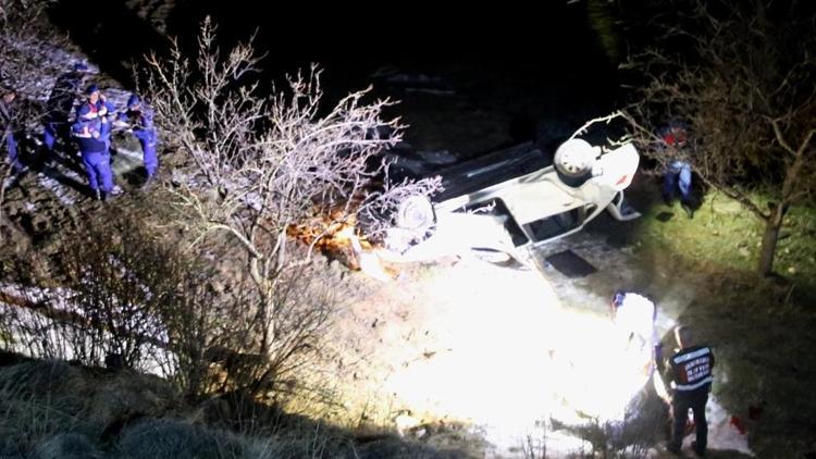 Nevşehirde otomobil uçuruma yuvarlandı: 1 ölü, 5 yaralı