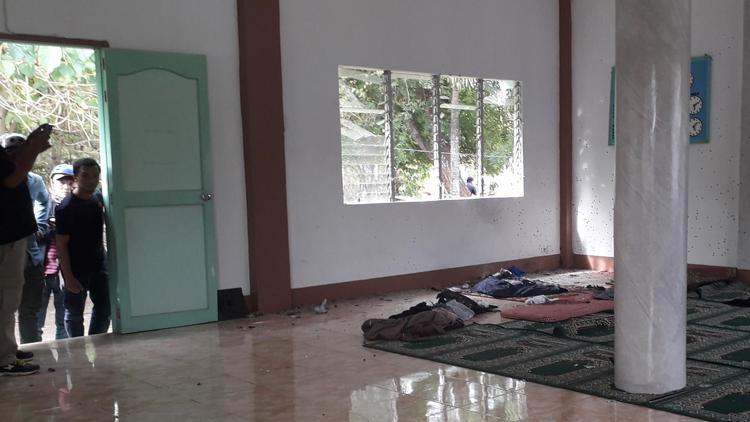Filipinlerde camiye bombalı saldırı