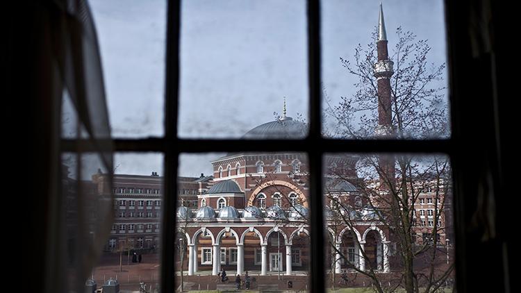 Hollandadaki Müslümanlardan cami saldırılarına karşı güvenlik talebi