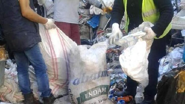 Amasya’da bir evden 20 ton çöp çıkarıldı
