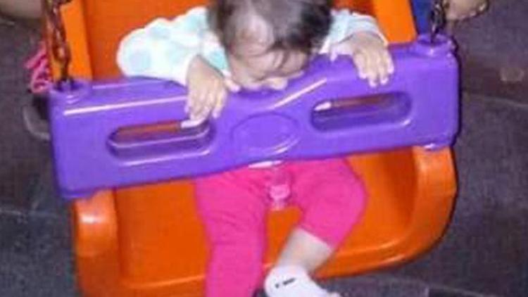 Beşikten düşen 1 yaşındaki bebek hayatını kaybetti