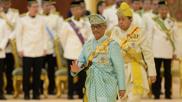 Malezyanın yeni kralı görevine başladı
