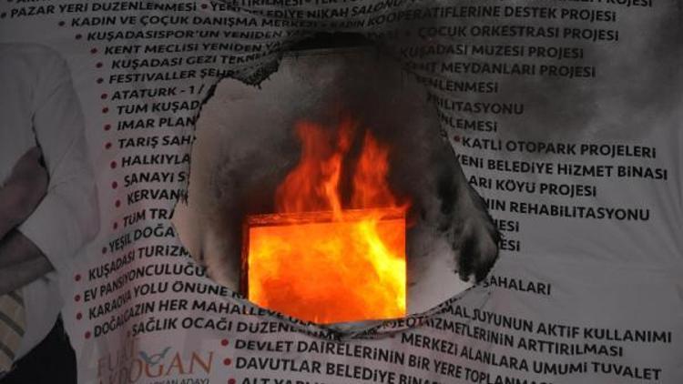 Kuşadasındaki boş binada çıkan yangında AK Parti adayının afişi zarar gördü