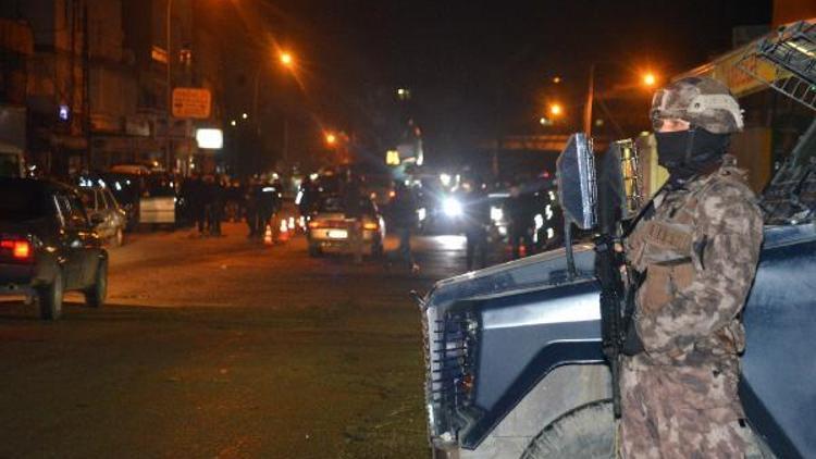 Adanada büyük operasyon 2 bin 372 polis katıldı